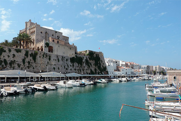 Menorca: el primer amanecer de España