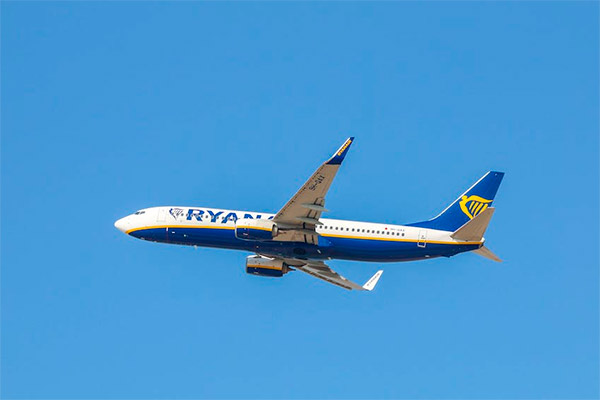 ¿Cuánto cobra Ryanair por maleta en cabina?