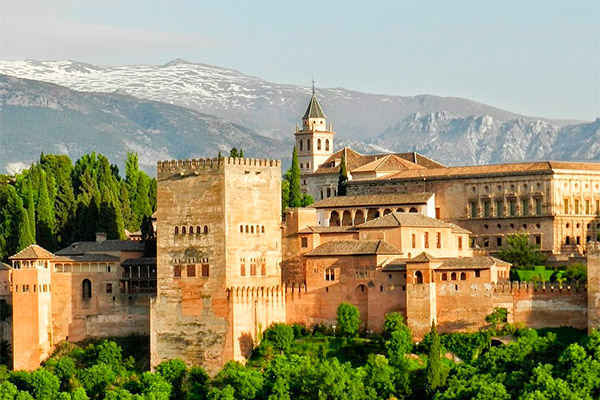 ¿Dónde ir de vacaciones en Semana Santa en España?